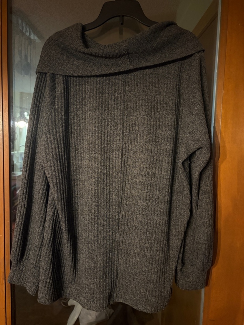 Cozy Ribbed Off-Shoulder Sweater in Charcoal Gray size xl - Picture 3 of 7